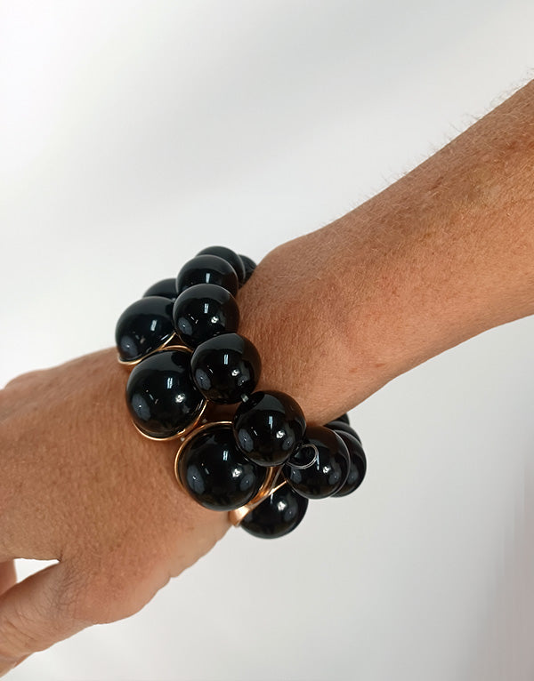 Bracelet black pearls and gold outline